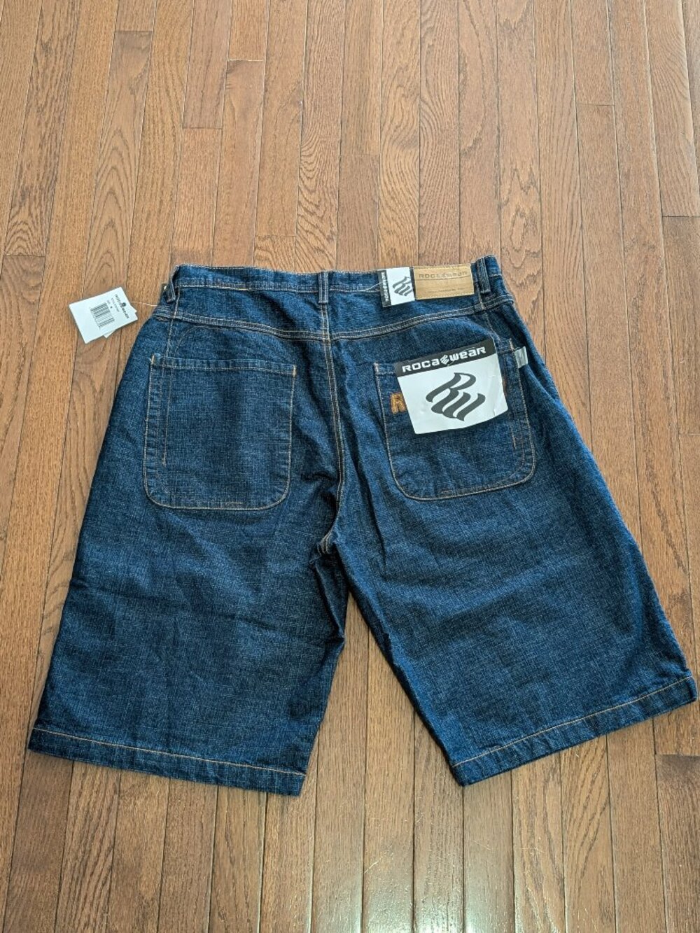 BNWT Y2K Baggy Rocawear Embroidered Denim Jorts - Size 36